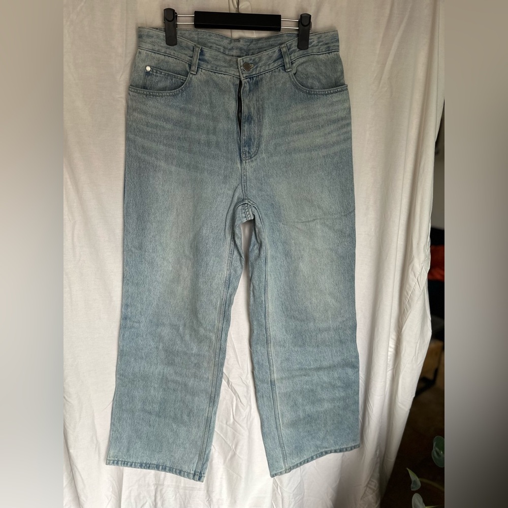 Solid Light Wash Straight Men’s Jeans